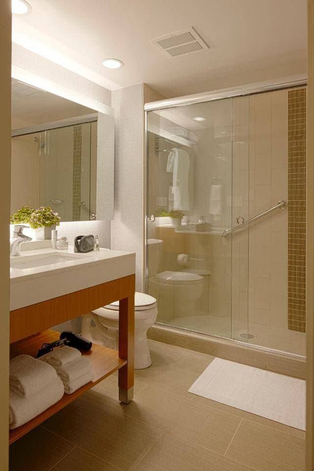 Foto 9 von 9: Queen Room with Two Queen Beds and Sofa Bed