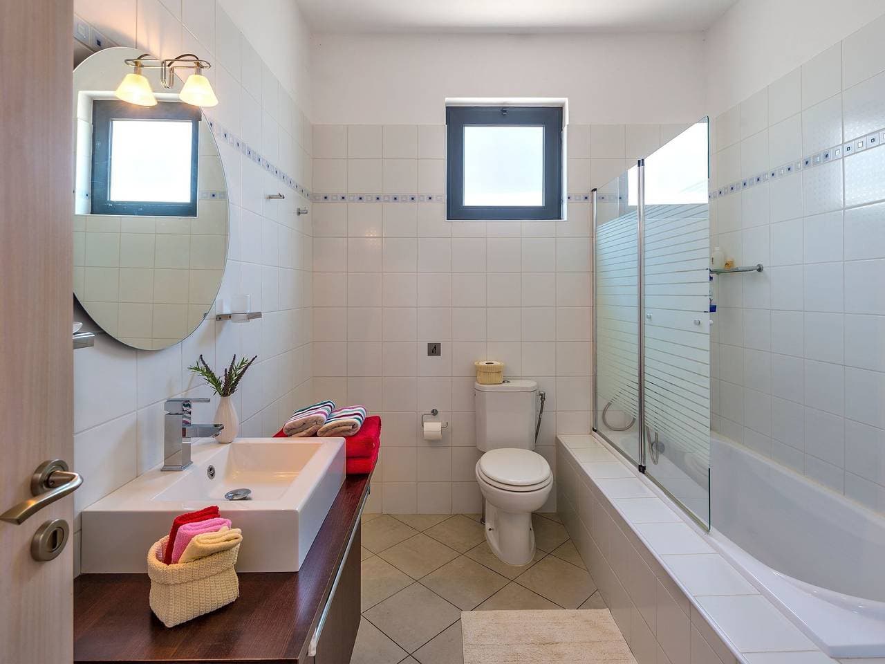 Foto 11 von 32: Villa mit Pool für bis zu 8 Personen. Meerblick.