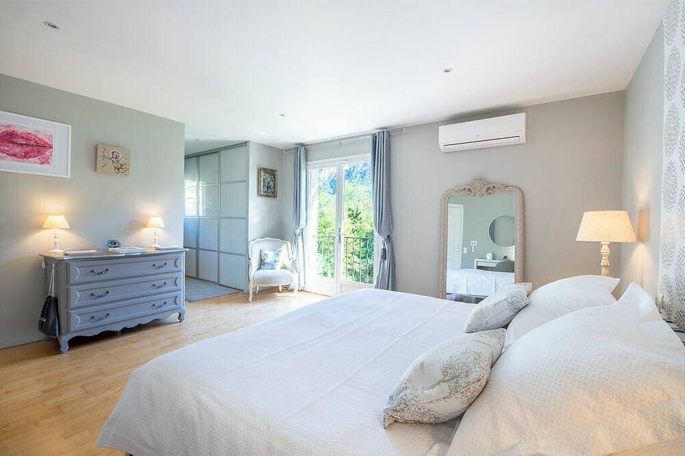 Foto 6 von 30: Les Papillons : Beautiful Provencal Villa With Unimpeded Views on Gourdon Valley