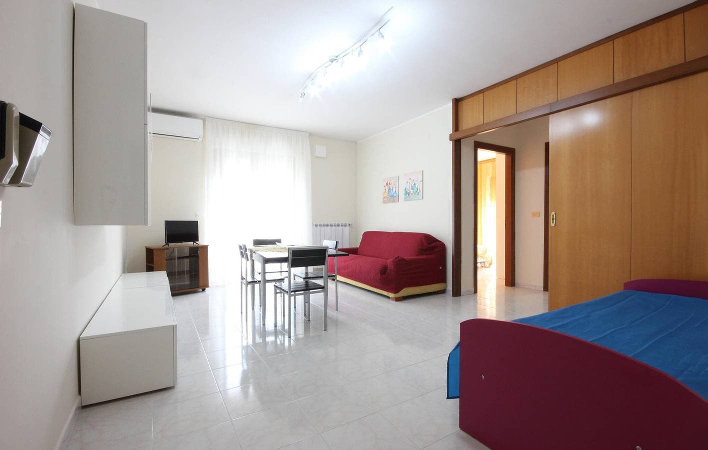 Foto 8 von 17: Seaside Bliss: Klimaanlage, Parkplatz, Terrasse, WiFi, 1km zum Strand!