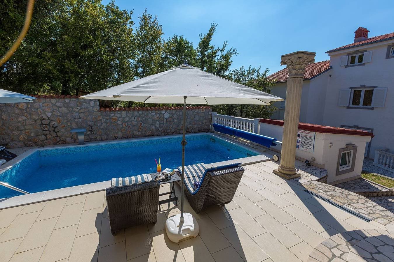 Foto 6 von 26: Reizendes Apartment nur 700 Meter zum Strand mit Meerblick, Pool, BBQ, WiFi