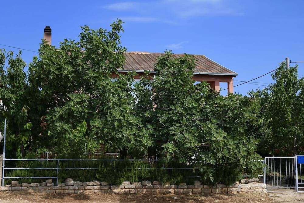 1-Zimmer-Ferienwohnung mit Terrasse Gornji Karin, Novigrad 1