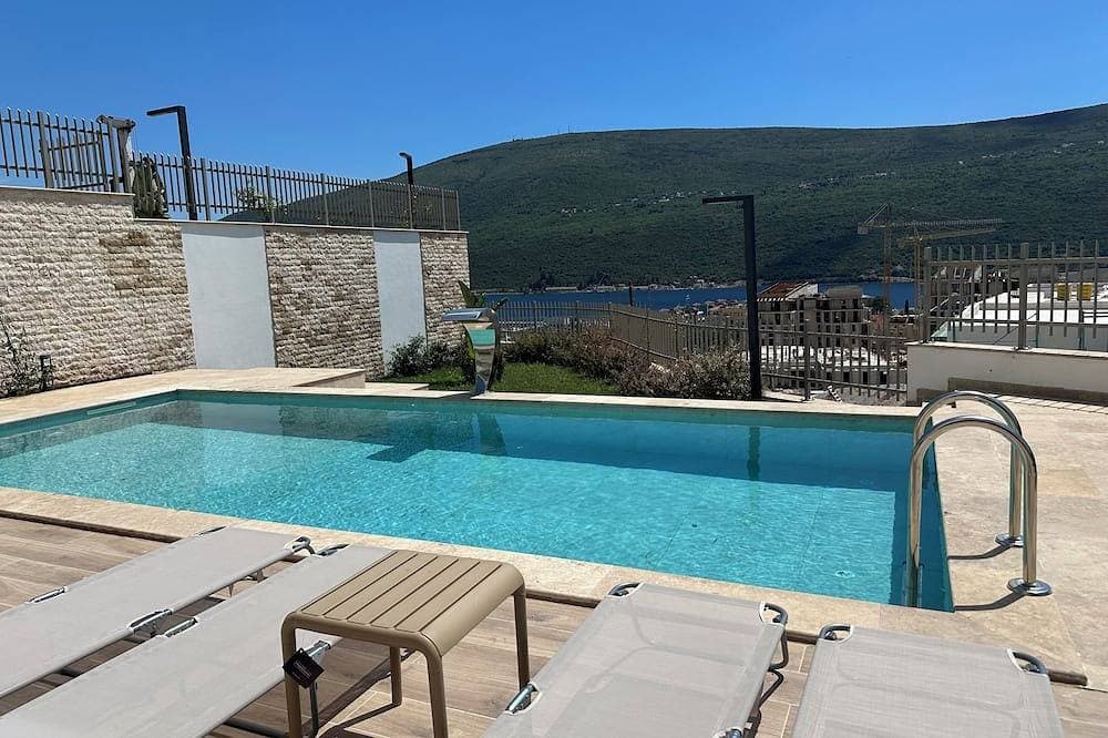 Cozy 3-Bedroom Villa in marvelous Hercegnovi with private pool 1