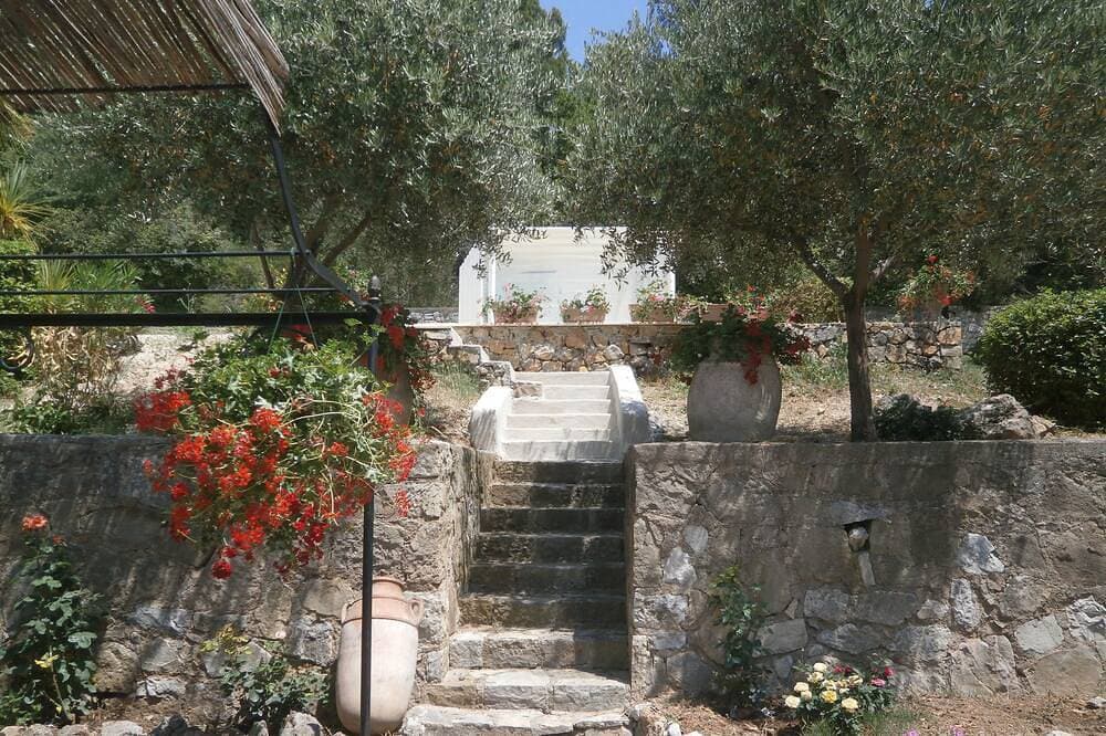 Foto 9 von 21: Schönes Anwesen auf einem privaten Landgut mit überdachtem oder offenem Pool
