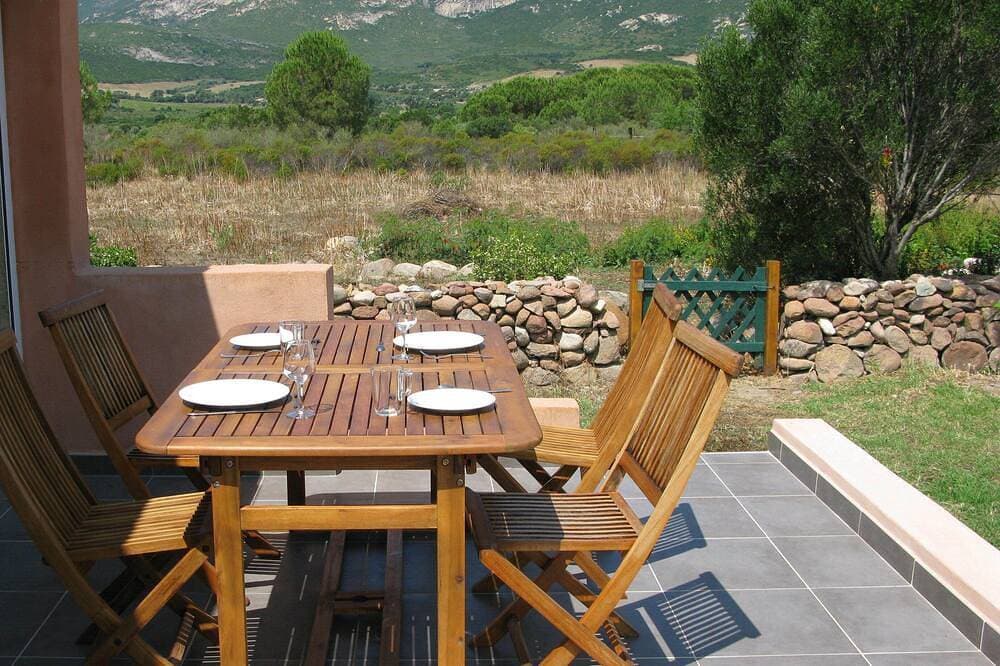Foto 13 von 17: Förderung! Eine charmante Villa mit einem schönen Garten und Blick auf die Berge