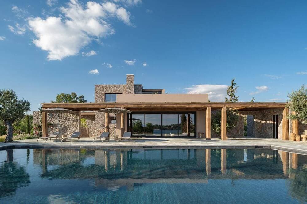 Beachfront Villa Oneiro with Sea Views, Villa 1