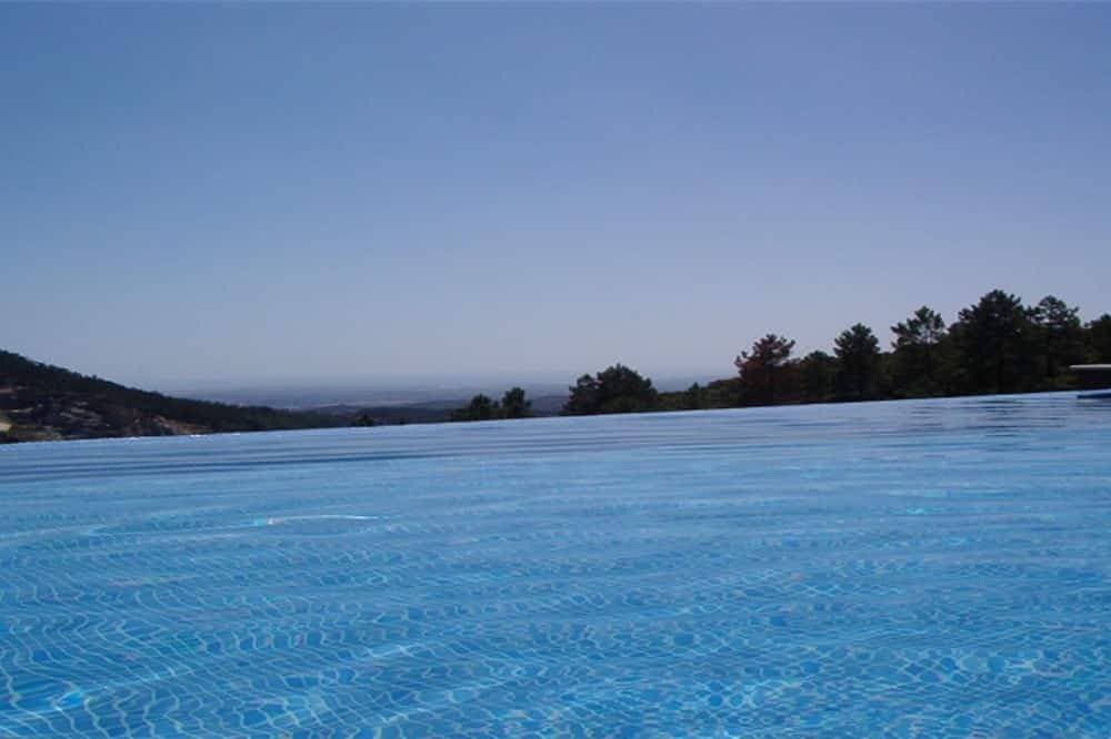 Herrliche Aussicht auf die Küste, Infinity-Pool, eine luxuriöse und ruhige private Familienvilla 1
