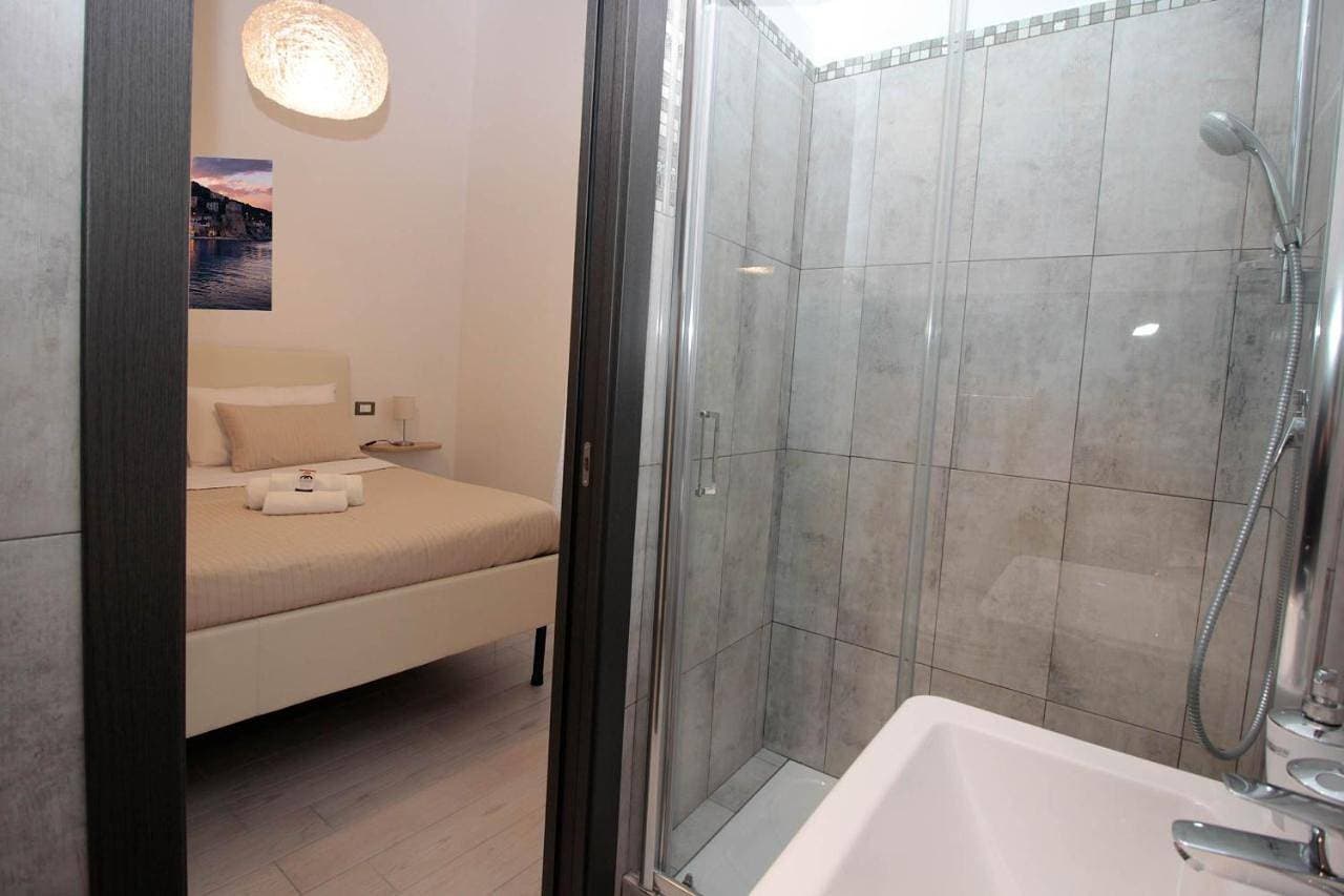 Foto 9 von 10: Double Room with Private Bathroom