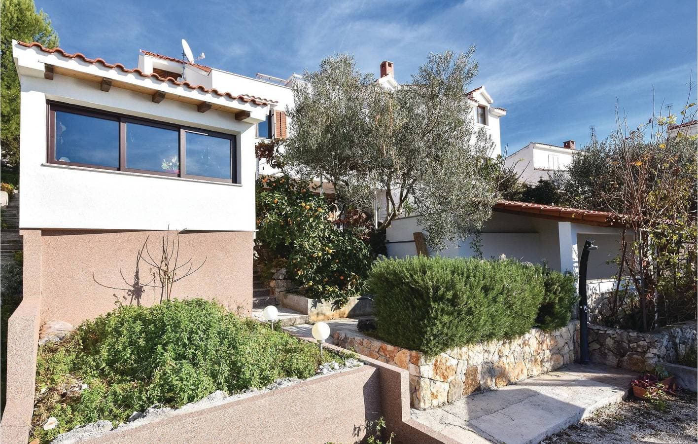 Foto 5 von 24: Gemütliche Ferienwohnung in der Nähe des Strandes Stari Porat mit WLAN und Terrasse