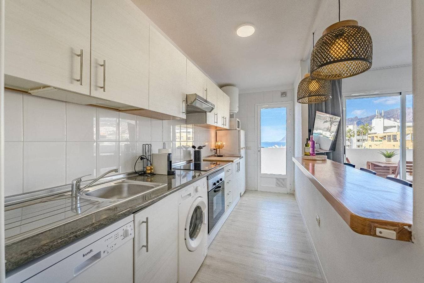 Foto 6 von 31: Ferienwohnung 'Playa La Arena 2 Bed' mit Meerblick, Balkon und WLAN