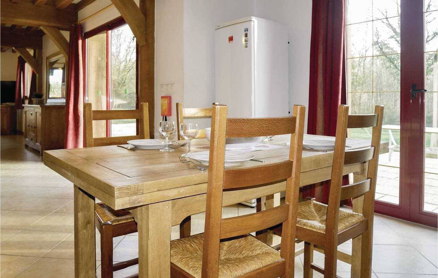 Foto 11 von 27: 170 sqft Apt mit Parkplatz, TV, Garten, Pool & Wifi - 1.5km zu La Croupte