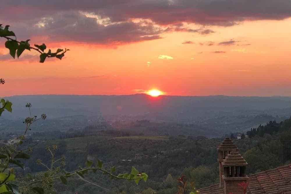 Foto 5 von 6: Comfortable studio apartment, terrace panoramic view of Chianti hills.