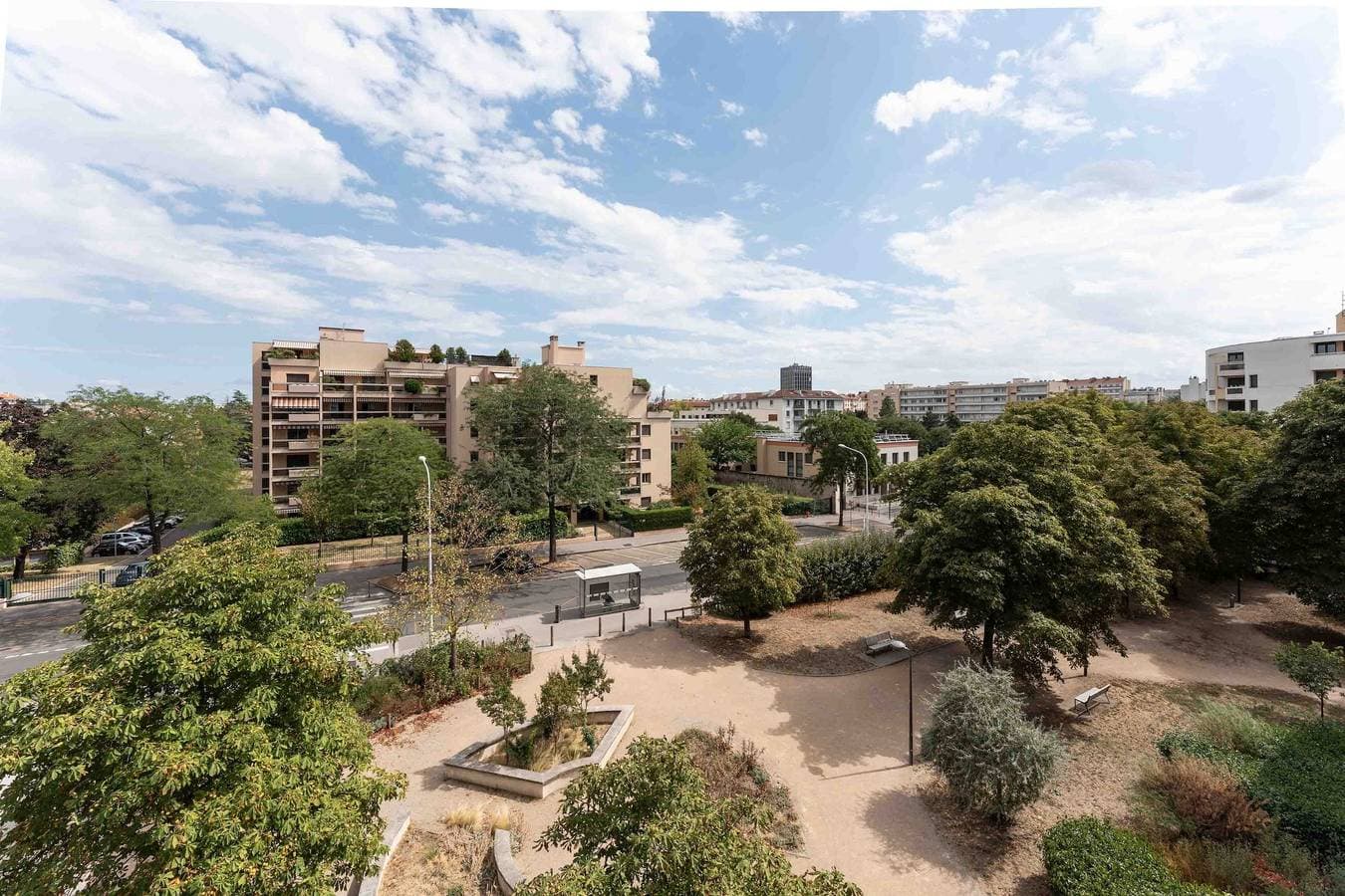 Foto 10 von 12: Le Nid Des Cedres - Magnifique Studio terrasse Montplaisir