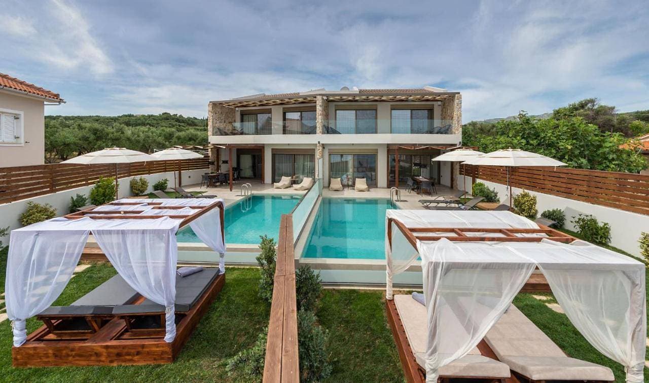 Foto 10 von 56: Villa with Private Pool