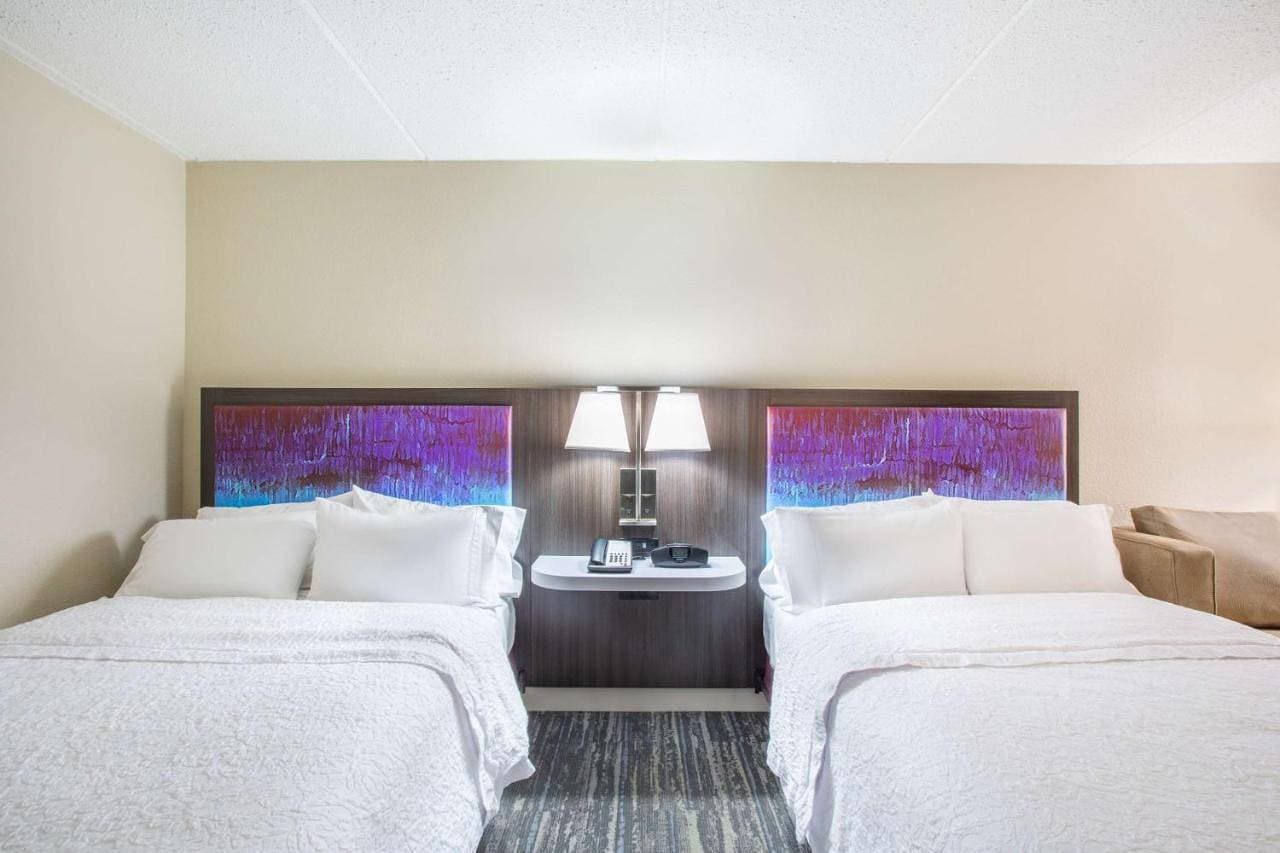 Foto 6 von 10: Double Room with Two Double Beds - Hearing Access/Non-Smoking