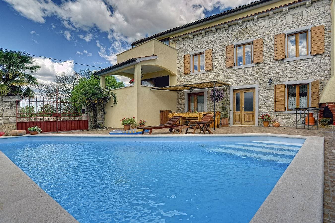 Steinvilla mit privatem beheiztem Pool, Klimaanlage, WLAN, BBQ und das inmitten grüner Natur 1