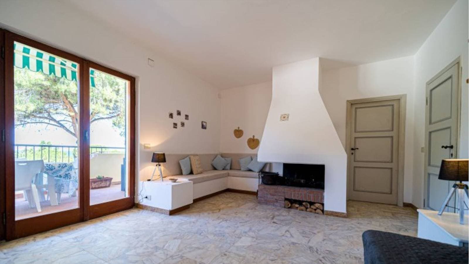 Foto 11 von 30: Ferienwohnung für 8 Personen mit Terrasse