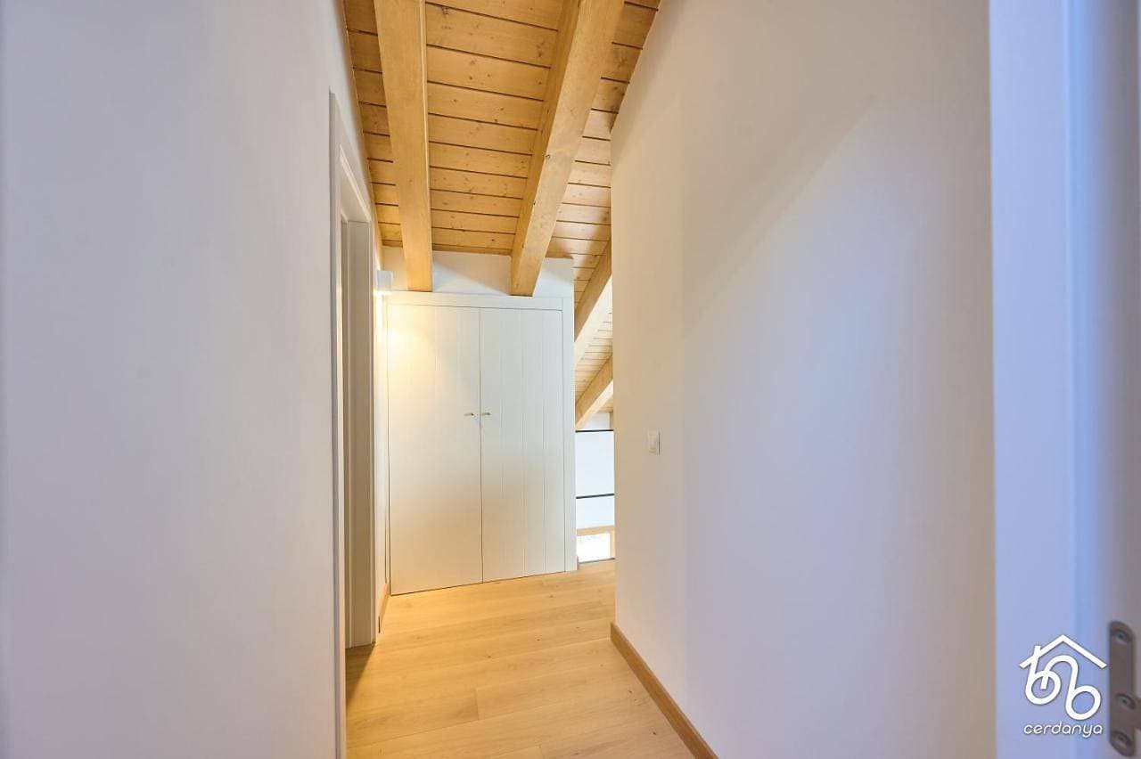 Foto 7 von 32: Four-Bedroom Apartment with Balcony