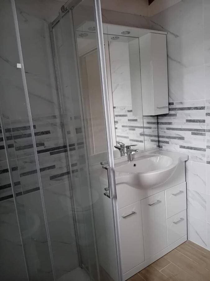 Foto 2 von 7: Double Room with Private Bathroom