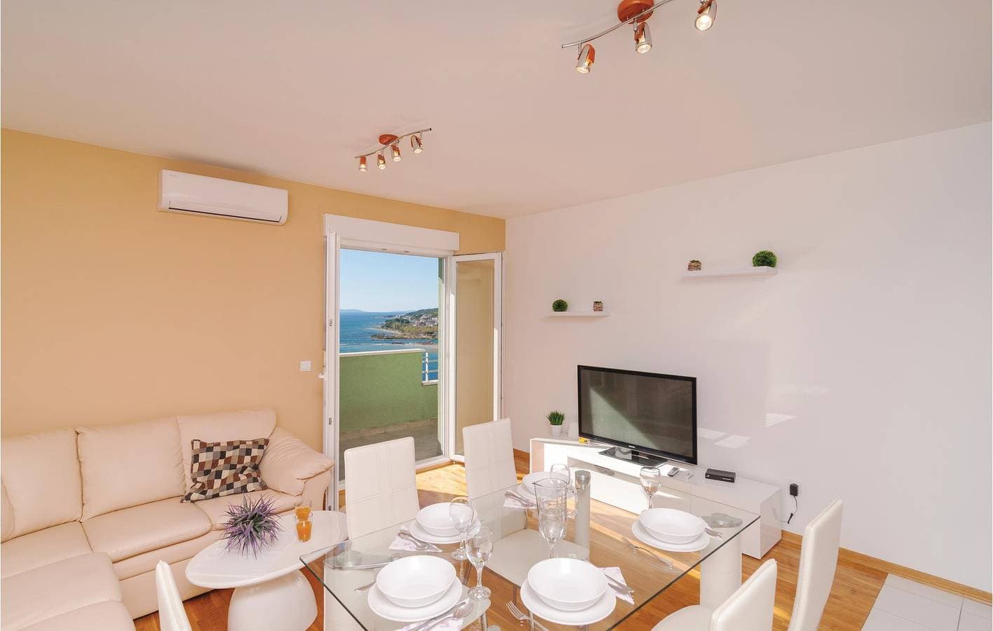 Foto 4 von 21: Gemütliche Wohnung mit Terrasse, WLAN und Parkplatz, 1,5 km vom Strand entfernt