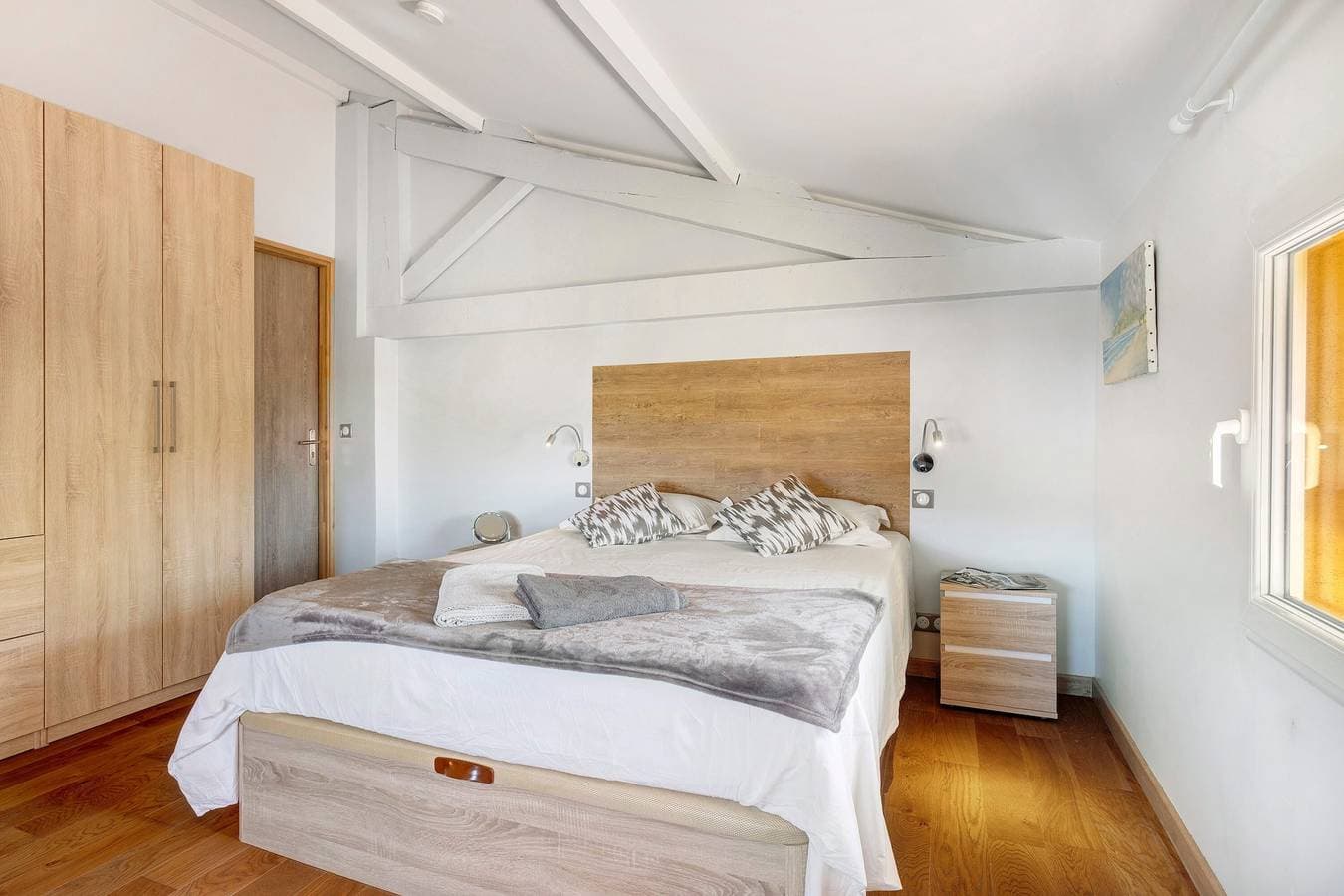 Foto 8 von 45: Chambre Iris 22 m² klimatisiert im Obergeschoss, Gemeinschaftsküche, -wohnzimmer & Garten