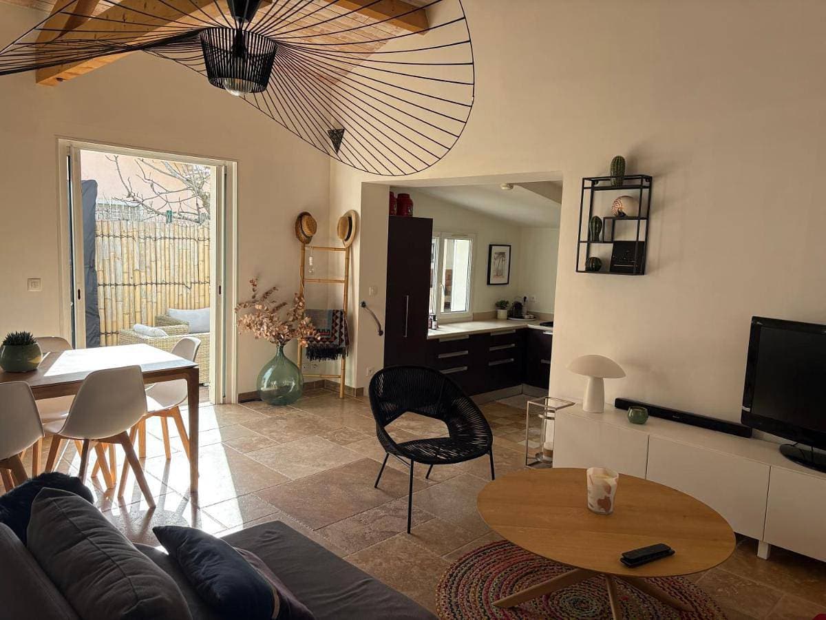 Maison de bord de mer ,Hyères, 3 chambres, jardin, calme 1