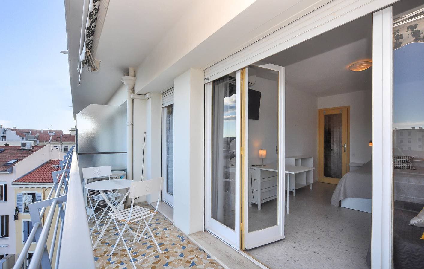 Foto 3 von 28: Gemütliche Wohnung mit Terrasse und Parkplatz, 2km bis Handi Plage