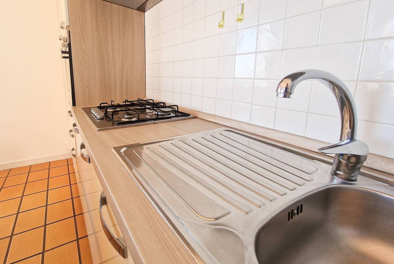 Foto 5 von 25: Ferienwohnung 'Trilocale Maestrale Beach' mit Meerblick, privater Terrasse & Klimaanlage