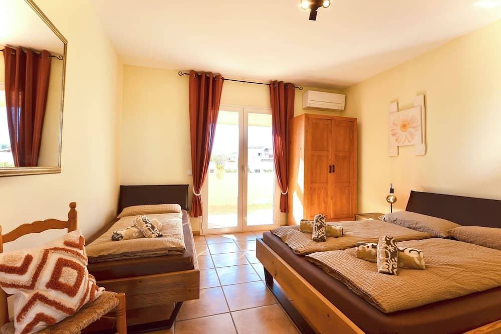 Foto 7 von 26: Villa Puerta del Sol für 10 Personen/ Pool/ WiFi / Klima