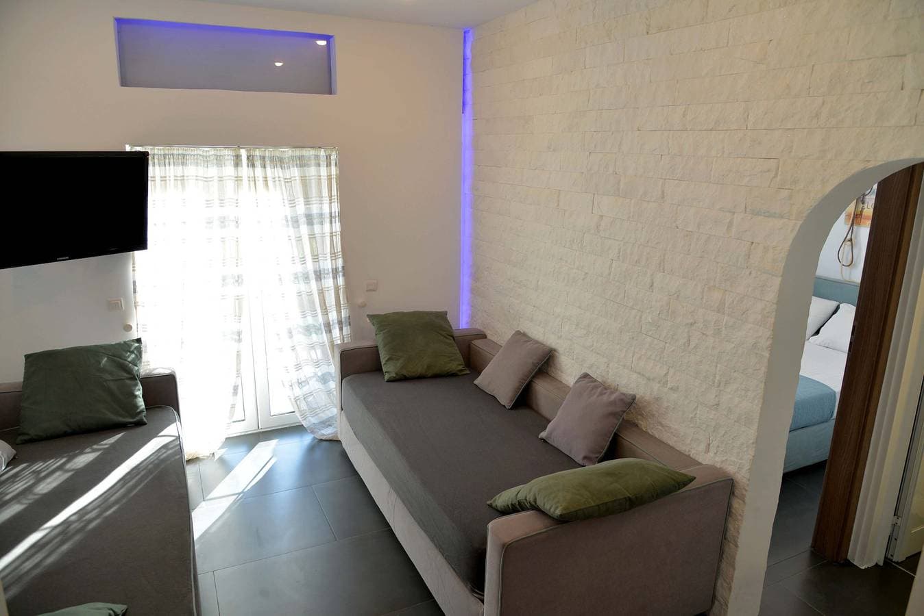 Foto 10 von 42: Apartment 'Doliva Studio' mit privatem Pool, Bergblick, WLAN und Klimaanlage