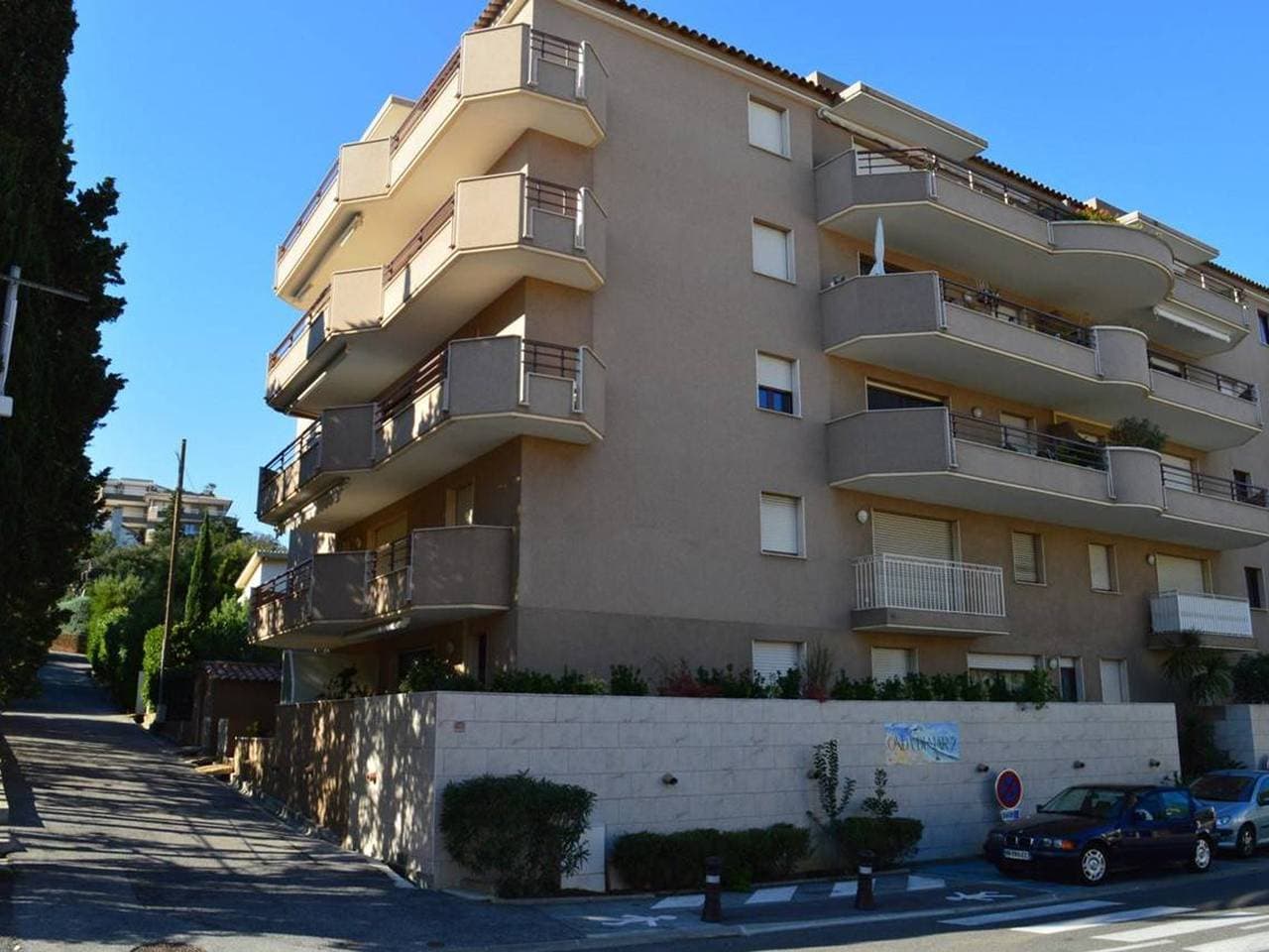 Foto 12 von 14: Geräumige 3-Zimmer-Wohnung mit Terrasse, WLAN und Garage nahe Stadtzentrum und Strand