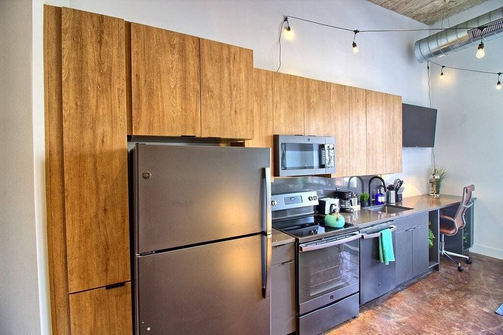 Foto 12 von 27: Chic Ultramodern Studio Loft w/ Designer Features