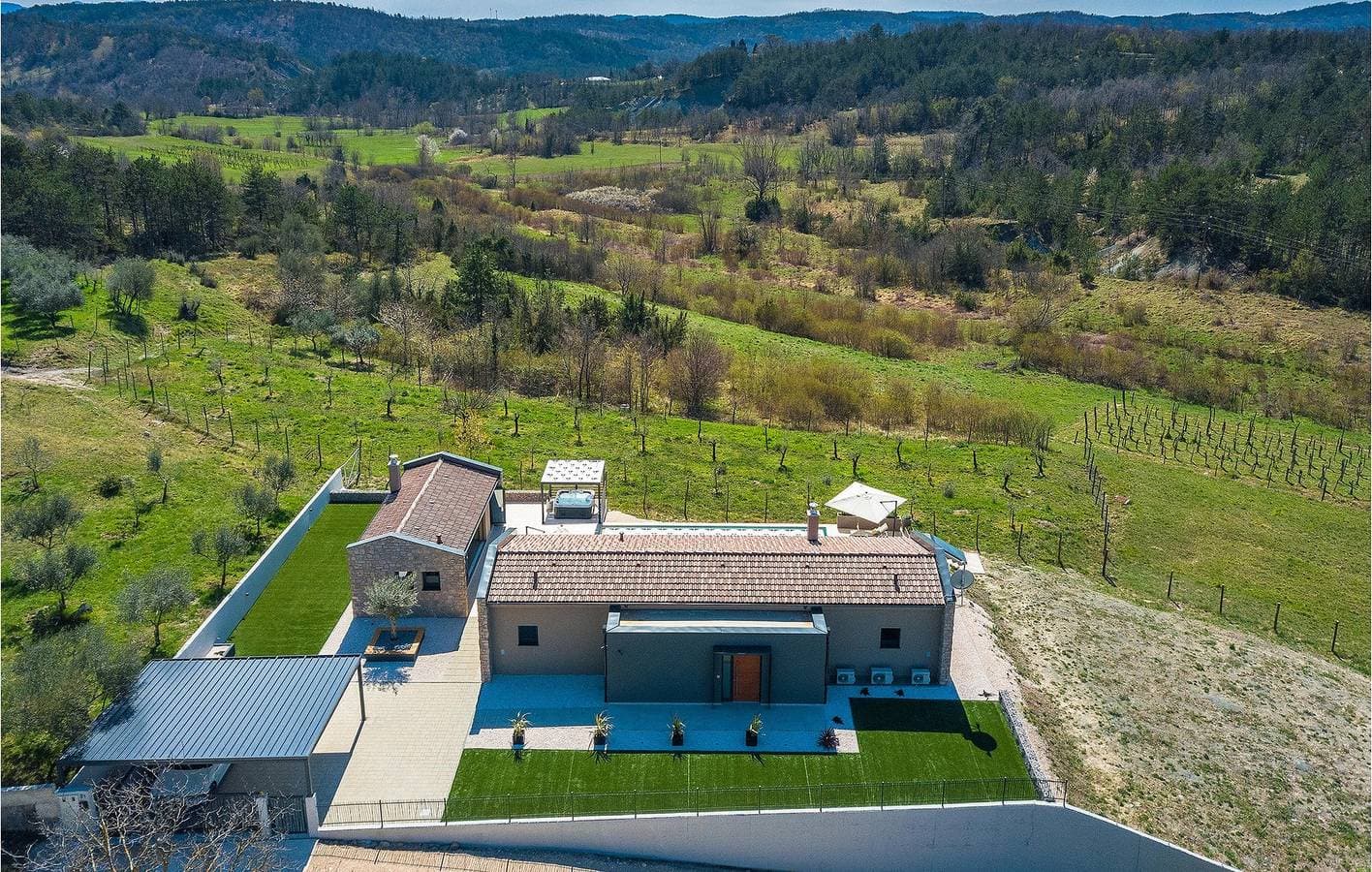 Foto 3 von 51: Modernes Apartment mit 2 Schlafzimmern, Pool und WLAN in der Nähe des Stadtzentrums von Lesišćina