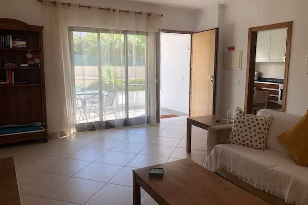 Foto 10 von 17: Erdgeschosswohnung mit Pool, zentrale Lage