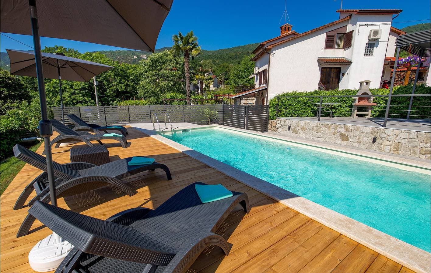 Foto 4 von 41: Charmante 76 m² große Wohnung mit Pool, Terrasse und einem Hundestrand in der Nähe