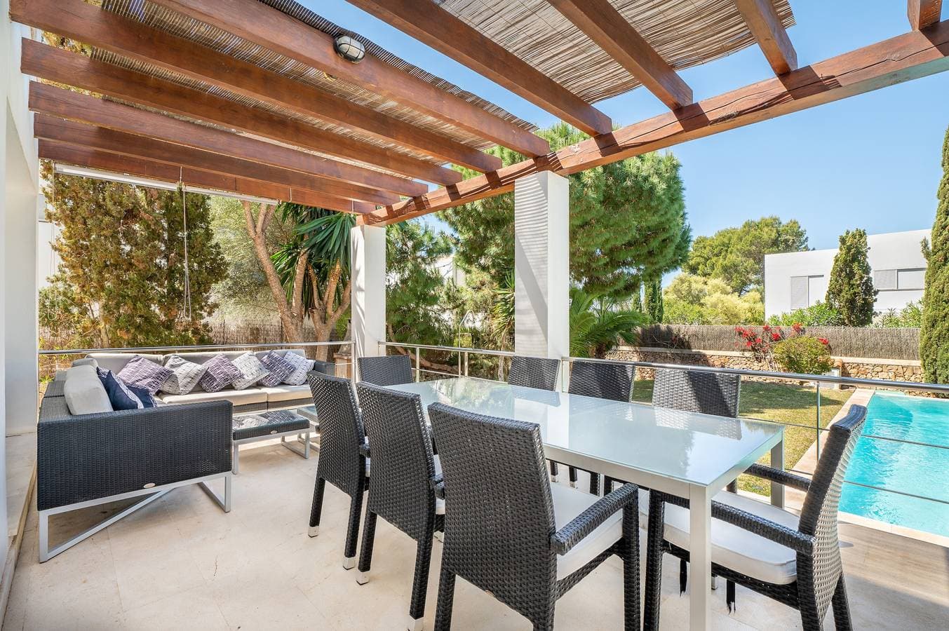 Foto 3 von 27: Moderne Villa "Ohana" im Zentrum der Altstadt von Cala d'Or mit Pool