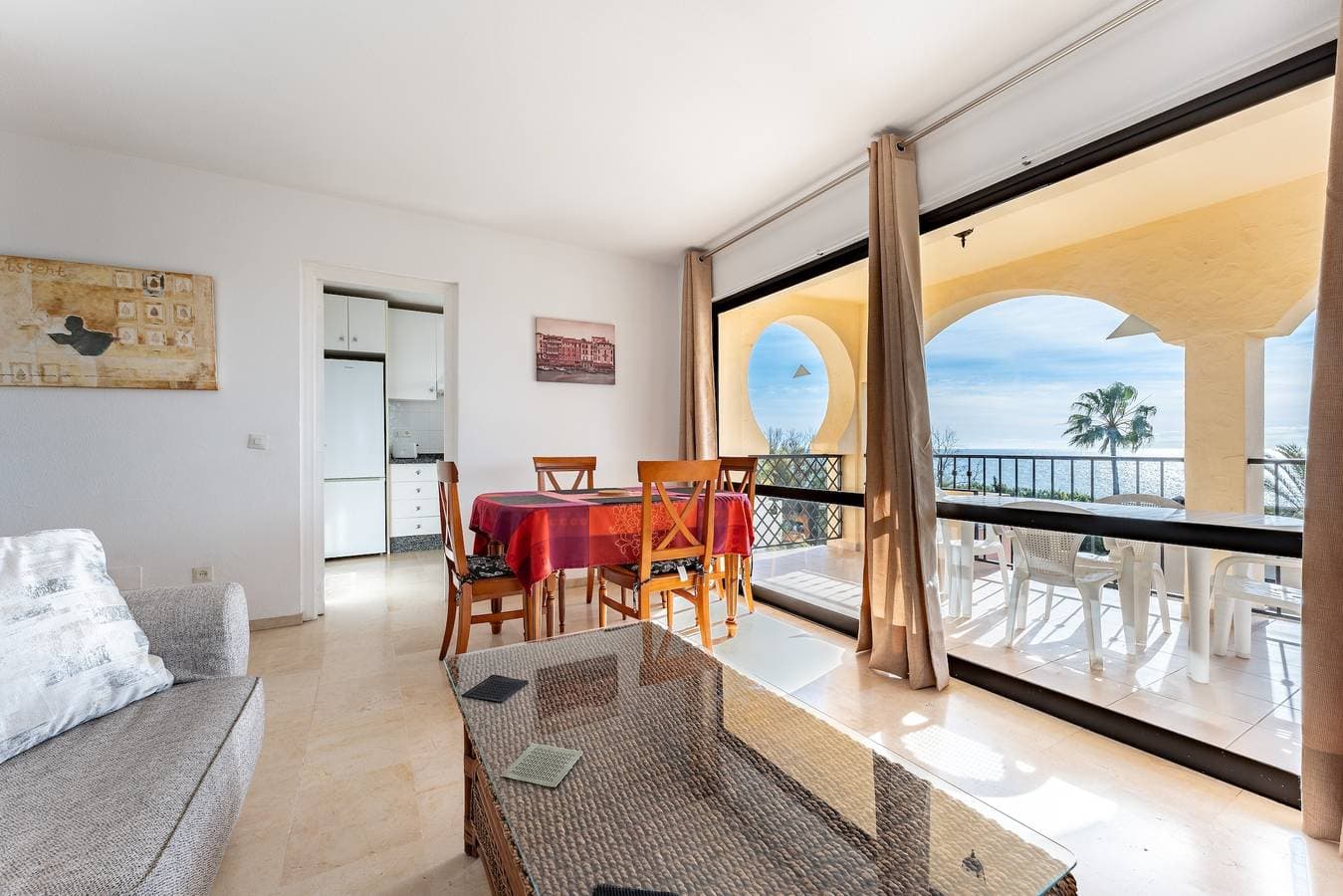Foto 3 von 21: Ferienwohnung 'Meerblick Torre Oceano 7' mit Gemeinschaftspool & WLAN