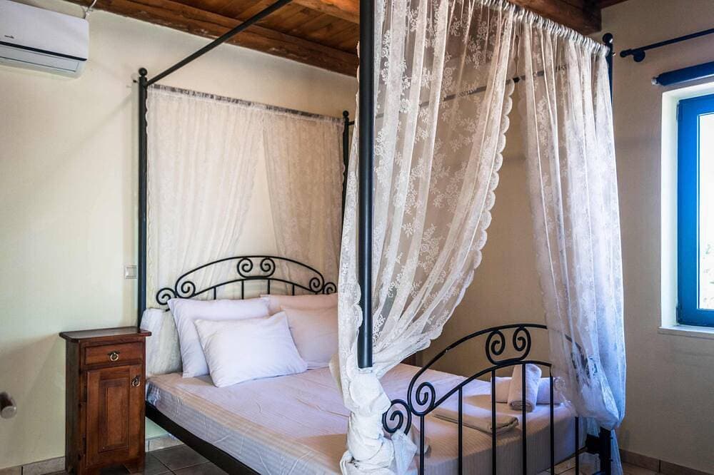 Foto 4 von 30: Niriides Villas | Irida | Villa 2-bedrooms with private pool