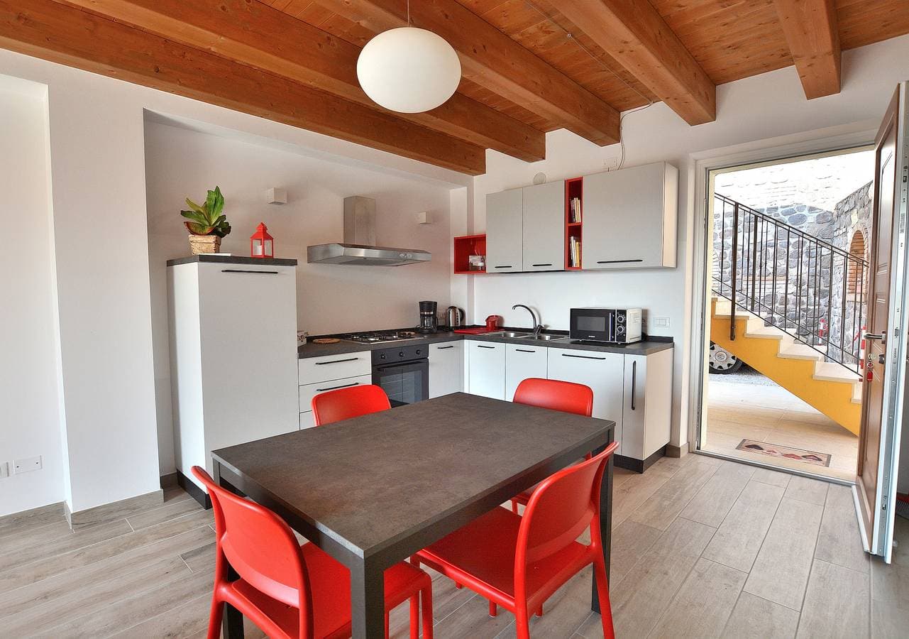 Foto 2 von 15: Red Apartment in Marciaga di Costermano
