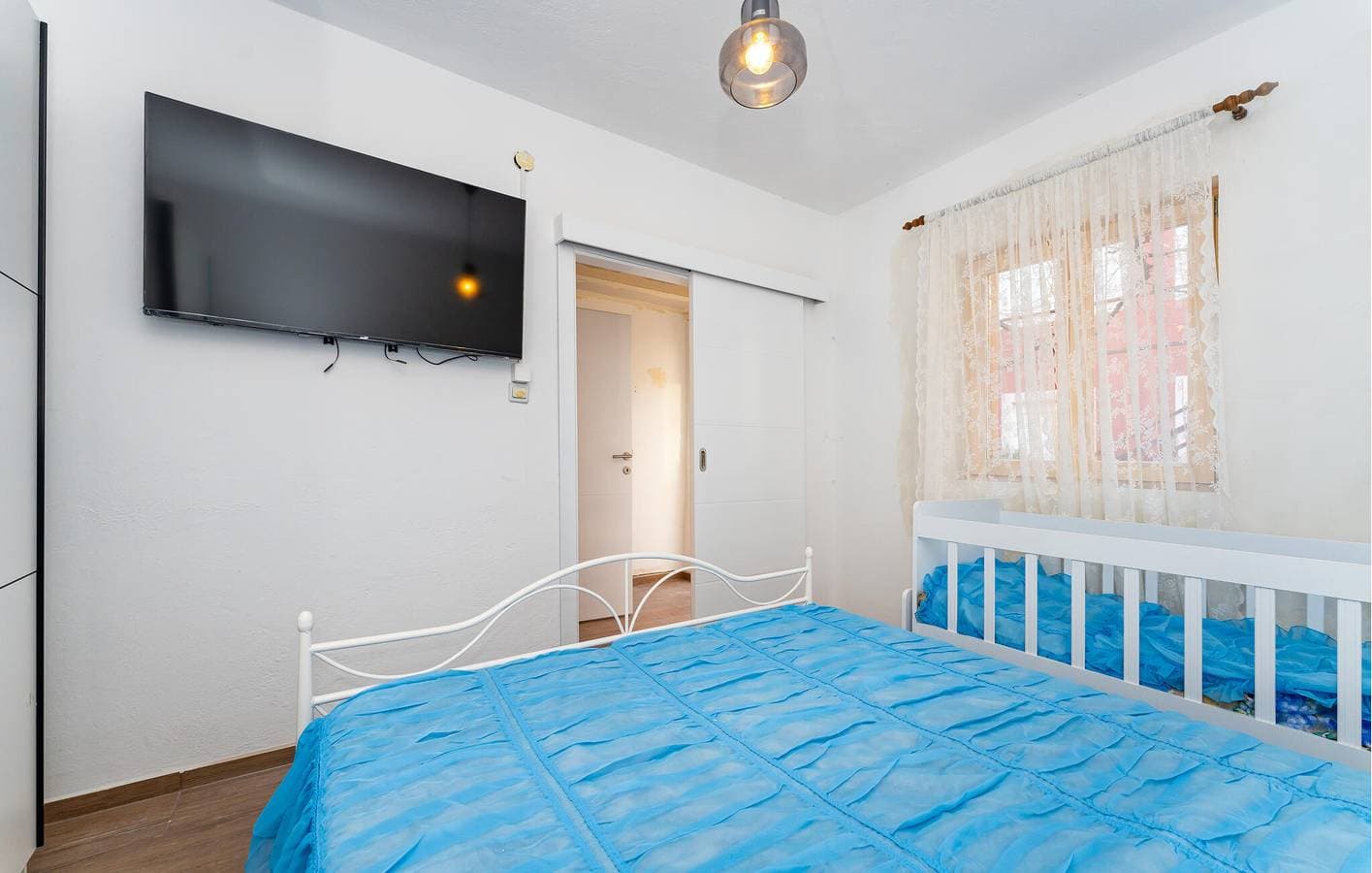 Foto 11 von 25: Gemütliche Ferienwohnung mit Terrasse in der Nähe der Küste und des Stadtzentrums in Donji Karin