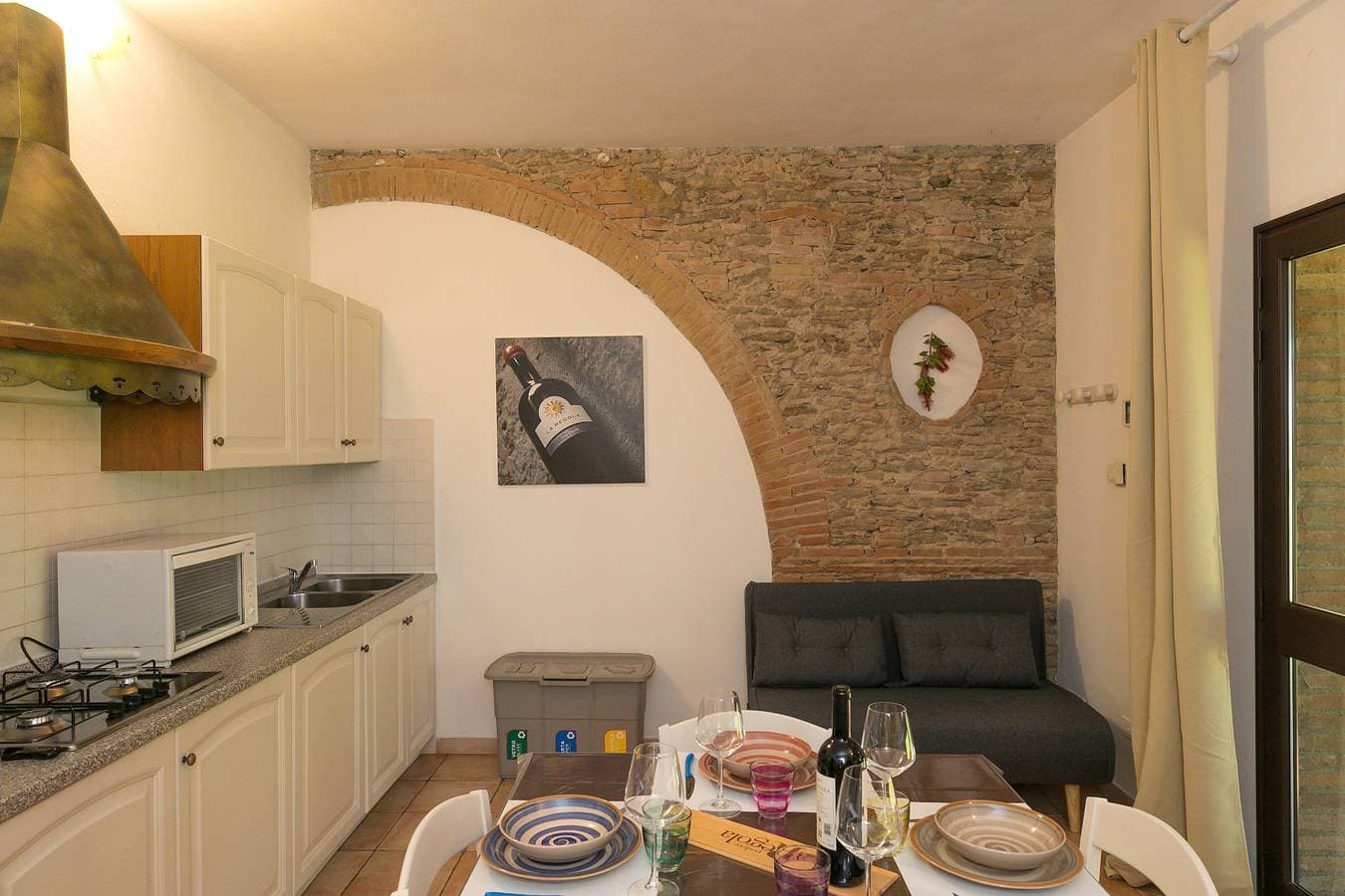 Foto 11 von 29: Podere Nuti – 1 La Regola: Überdachte Terrasse, Pool & Garten, privater Parkplatz