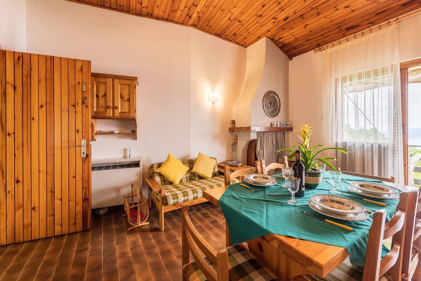 Foto 10 von 25: Gemütliche Ferienwohnung mit Balkon, Seeblick und WLAN; Parkplätze vorhanden, Haustiere erlaubt