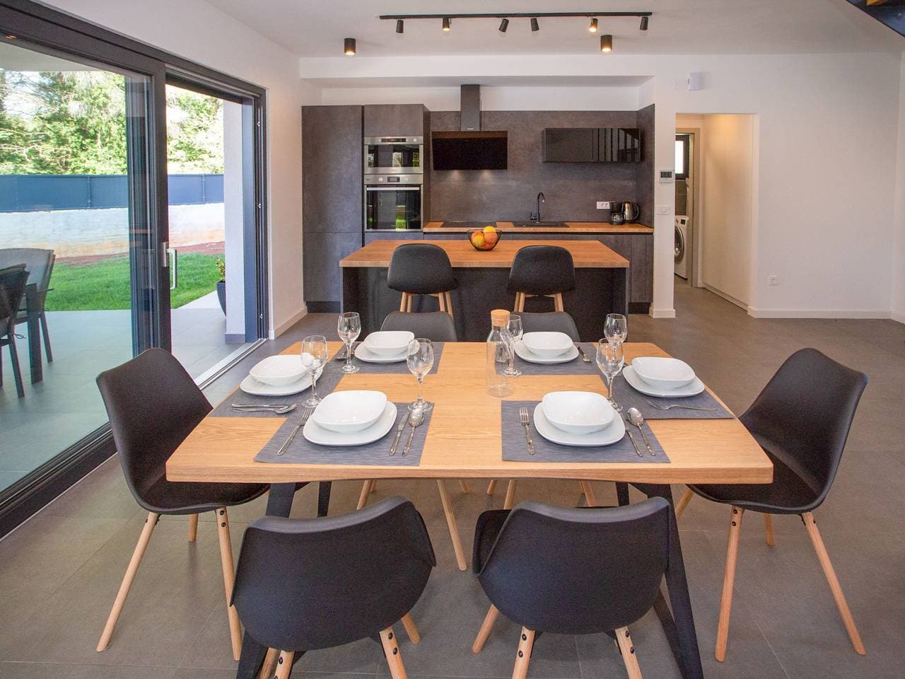 Foto 8 von 33: Rustikale Ferienwohnung mit Terrasse und Blick ins Grüne