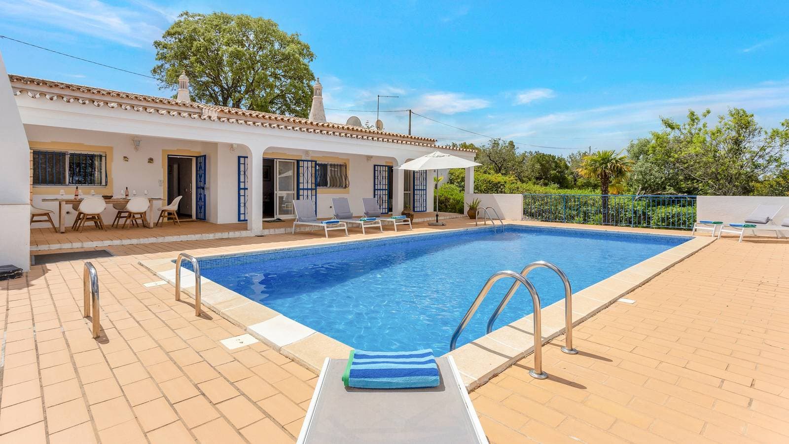 Foto 2 von 32: Villa für 6 Personen mit Terrasse