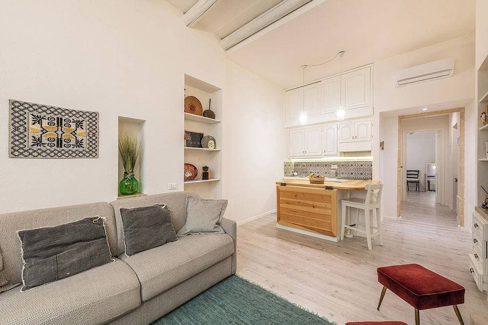 Foto 13 von 30: Marco's Stylish Home: in the hearth of Cagliari
