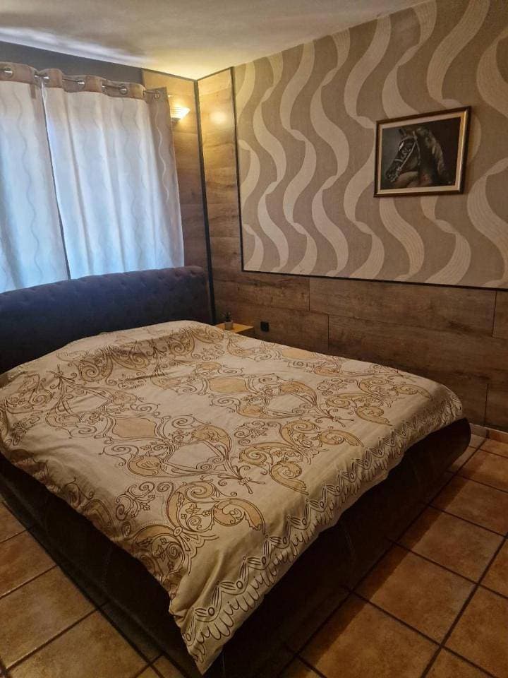 Foto 7 von 12: Basic Triple Room with Shared Bathroom