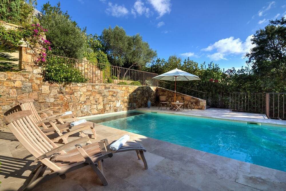 Foto 4 von 6: Superb Seaside Villa
