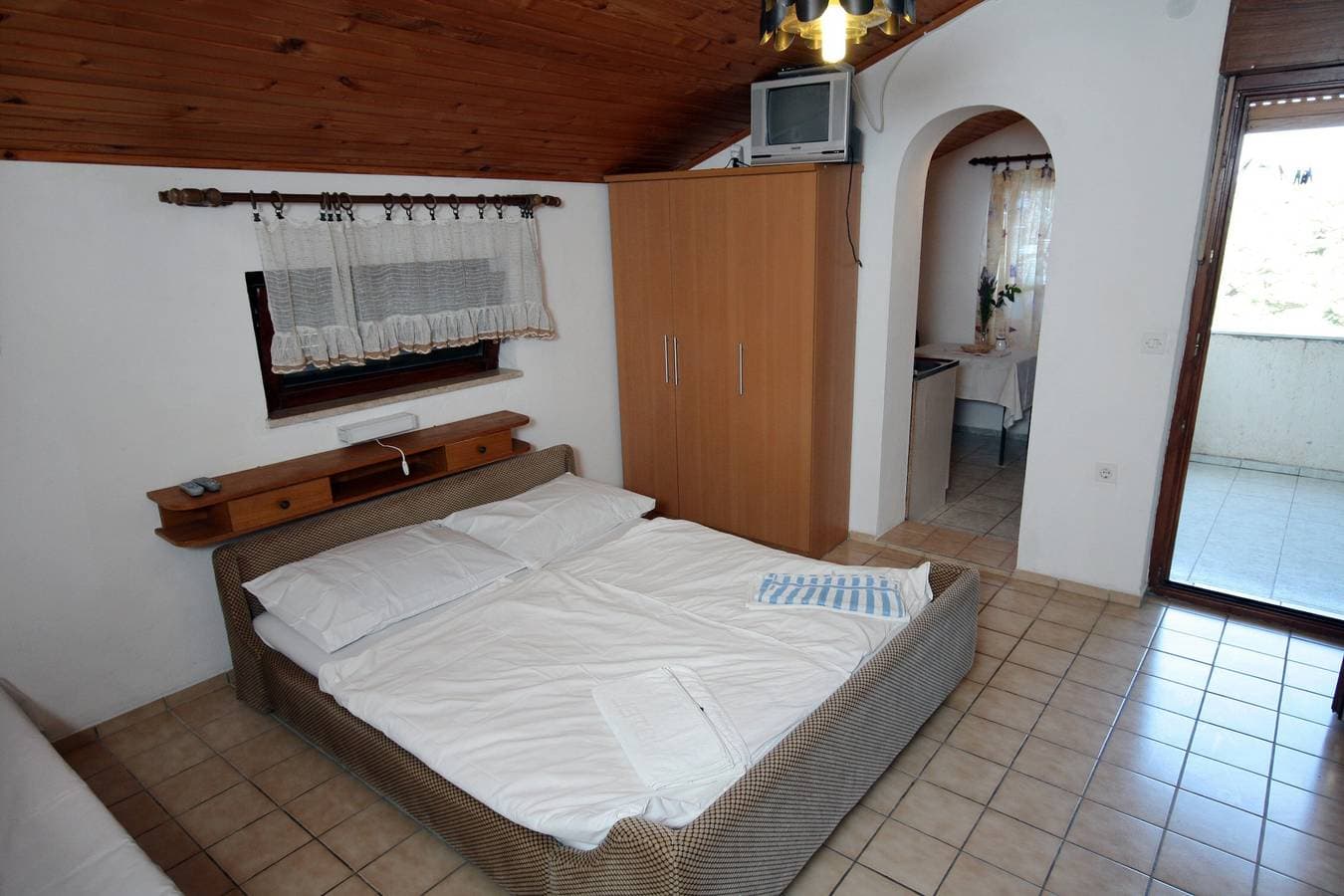 Foto 13 von 19: Studio Appartement mit Terrasse und Meerblick Suha Punta, Rab As-5050-c