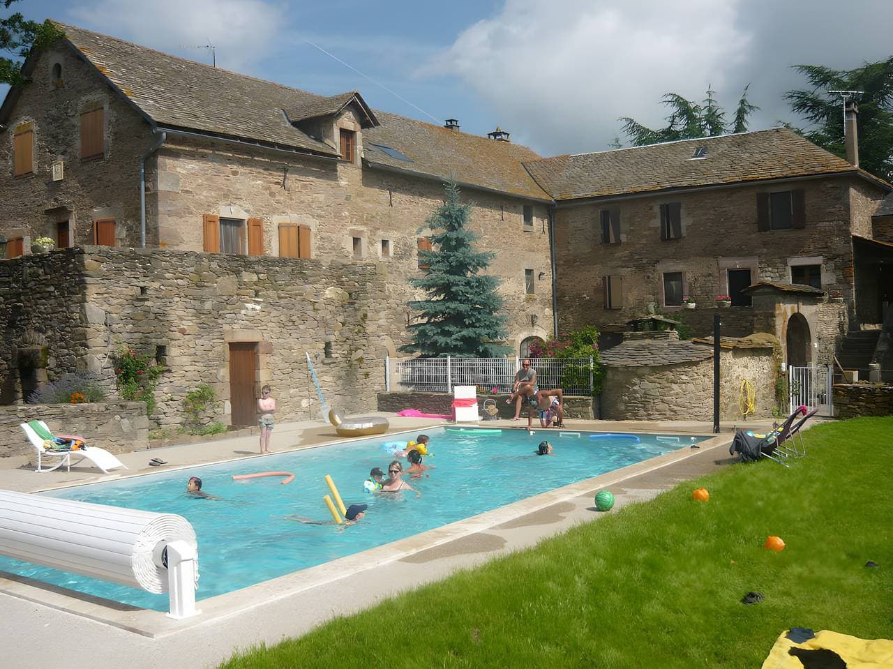 Foto 5 von 17: Bed & Breakfast 'Chambre La Familiale' mit Bergblick, Gemeinschaftspool und WLAN