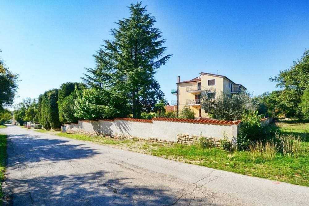 Foto 11 von 30: Nettes Appartement in Valica mit Großem Garten